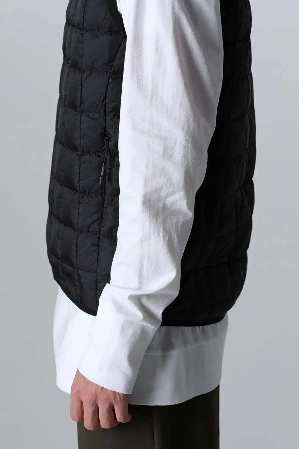 MOUNTAIN HI-SPEC CREW NECK DOWN VEST＜900FP+＞ Black