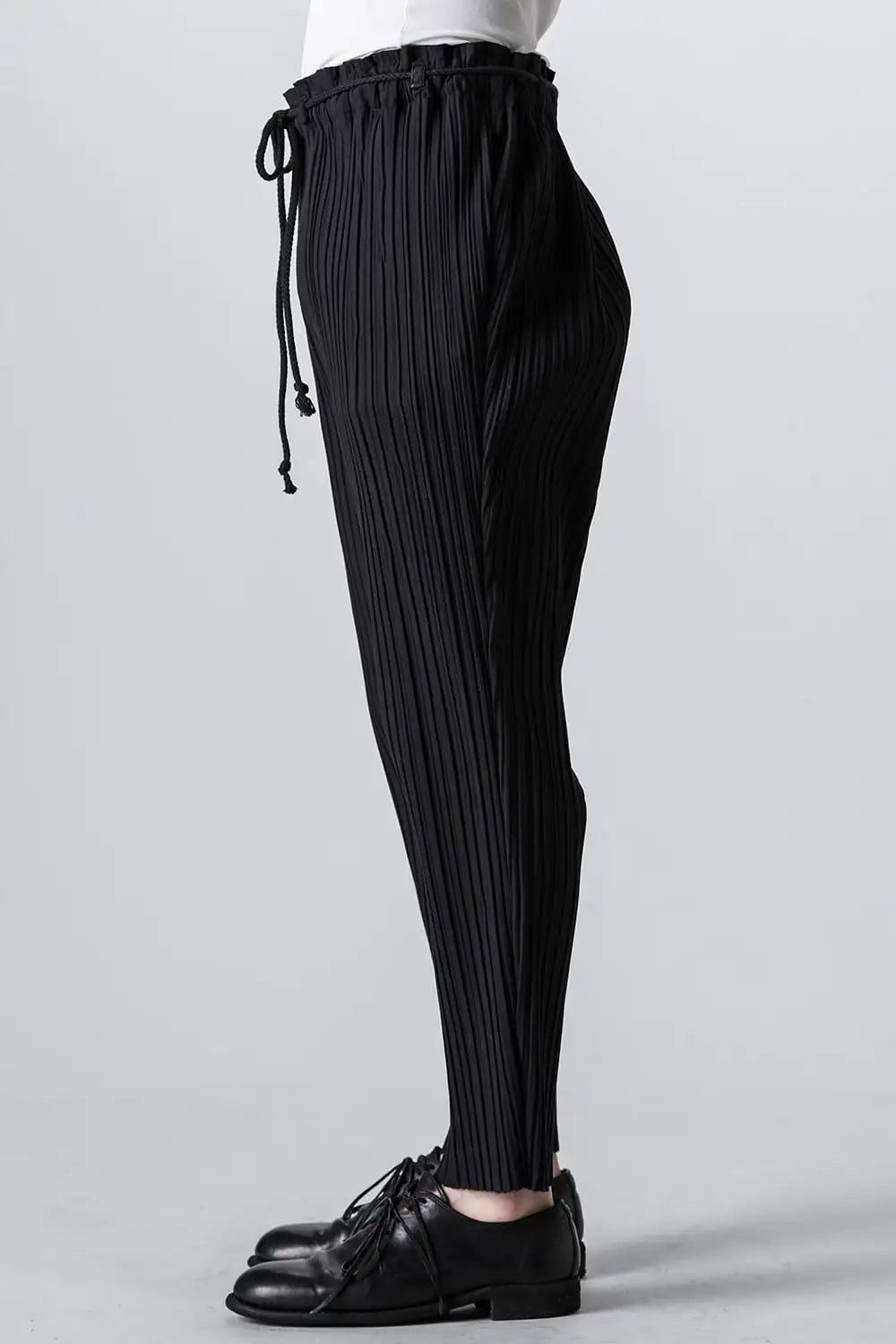 プリーツパンツ