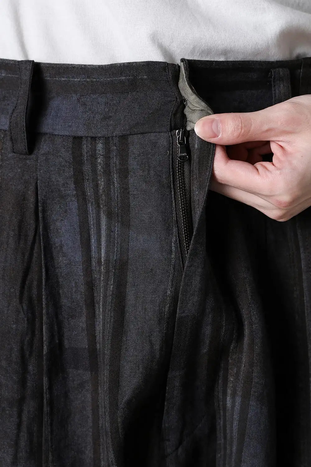 Front Pleats Tapered Long Trousers