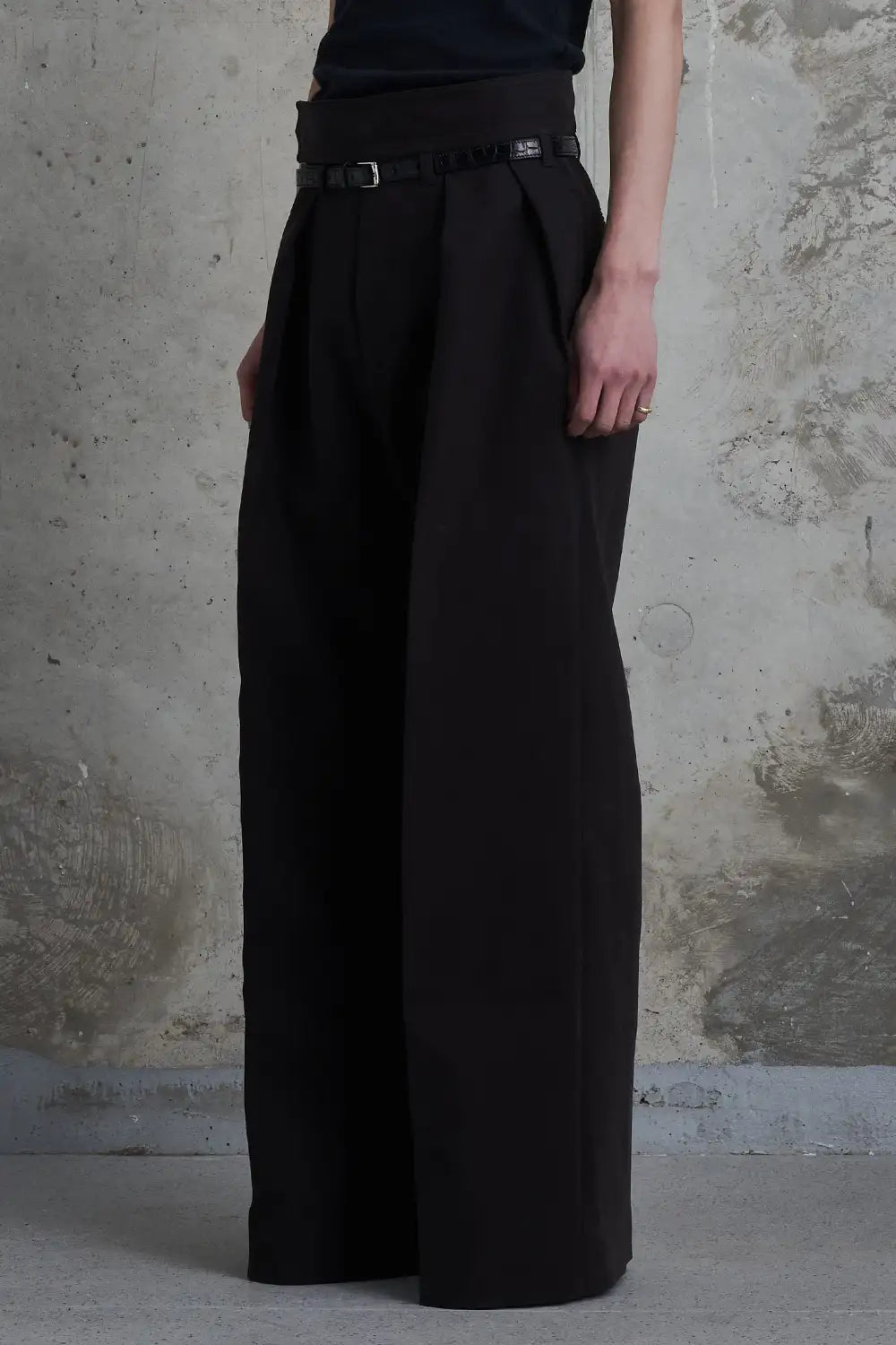 ライヒ プリーテッド トラウザーズ