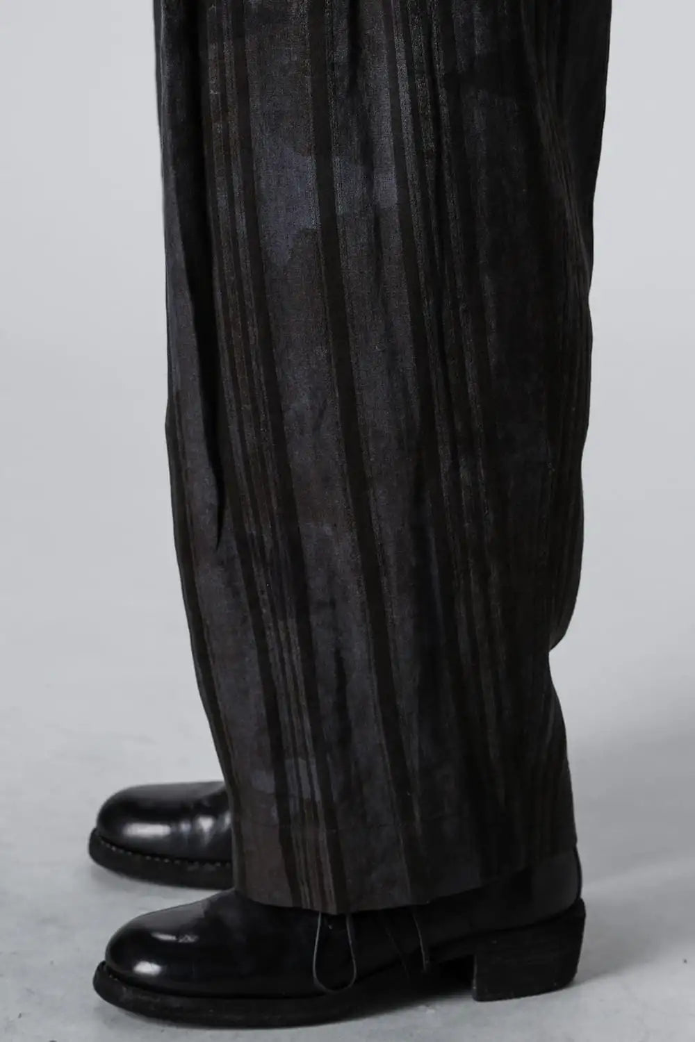 Front Pleats Tapered Long Trousers