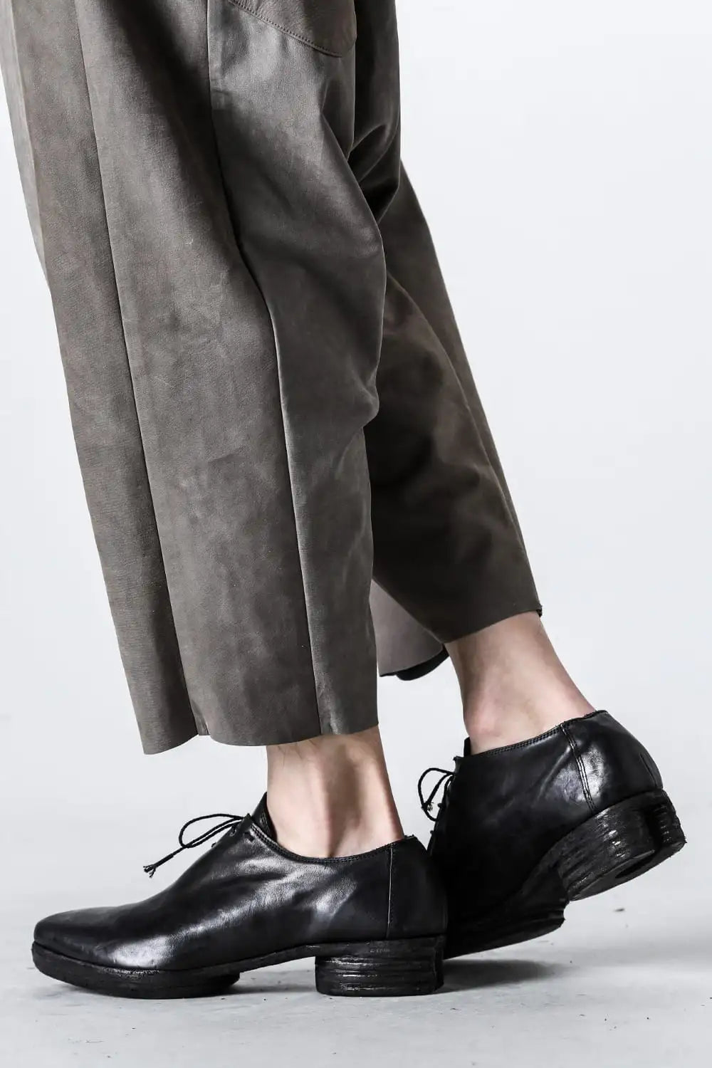 incarnation × DEVOA Shoes Horse leather garment dyed Black