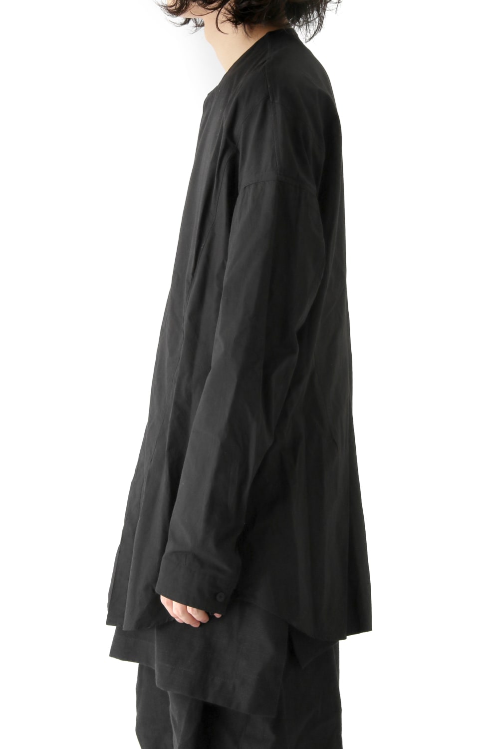 SEAMED COLLARLESS SHIRT