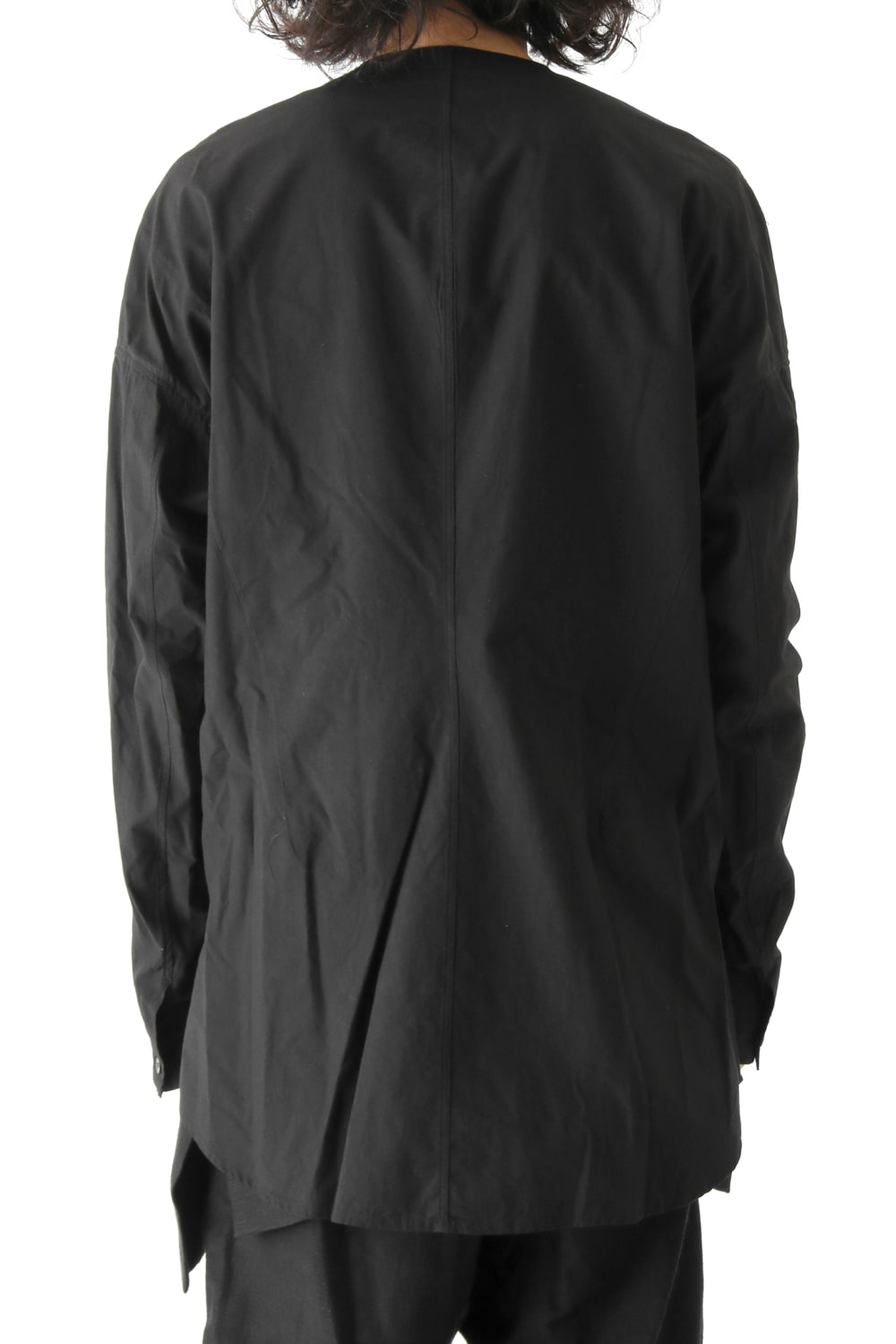 SEAMED COLLARLESS SHIRT