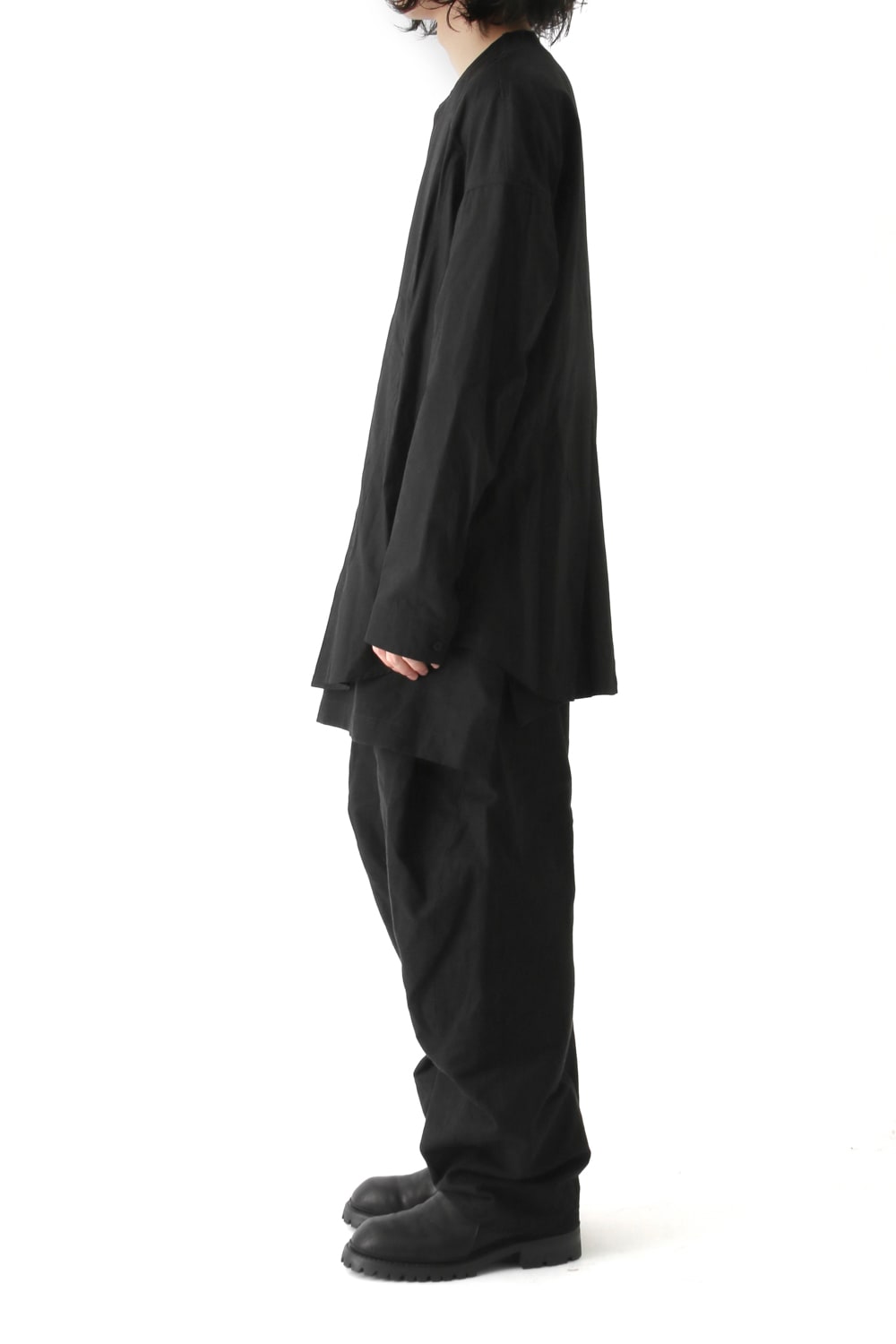 SEAMED COLLARLESS SHIRT