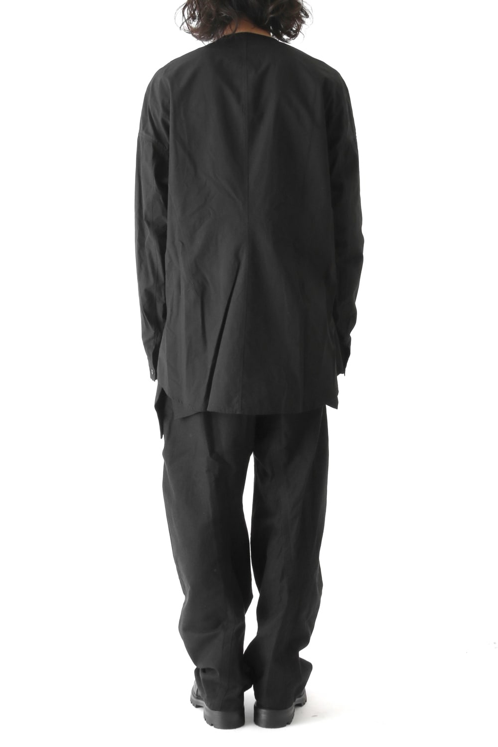 SEAMED COLLARLESS SHIRT