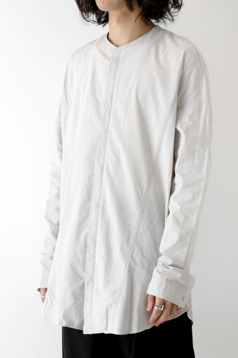 SEAMED COLLARLESS SHIRT