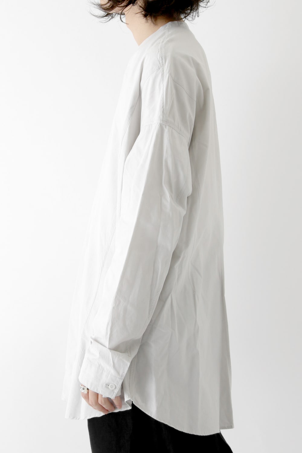 SEAMED COLLARLESS SHIRT