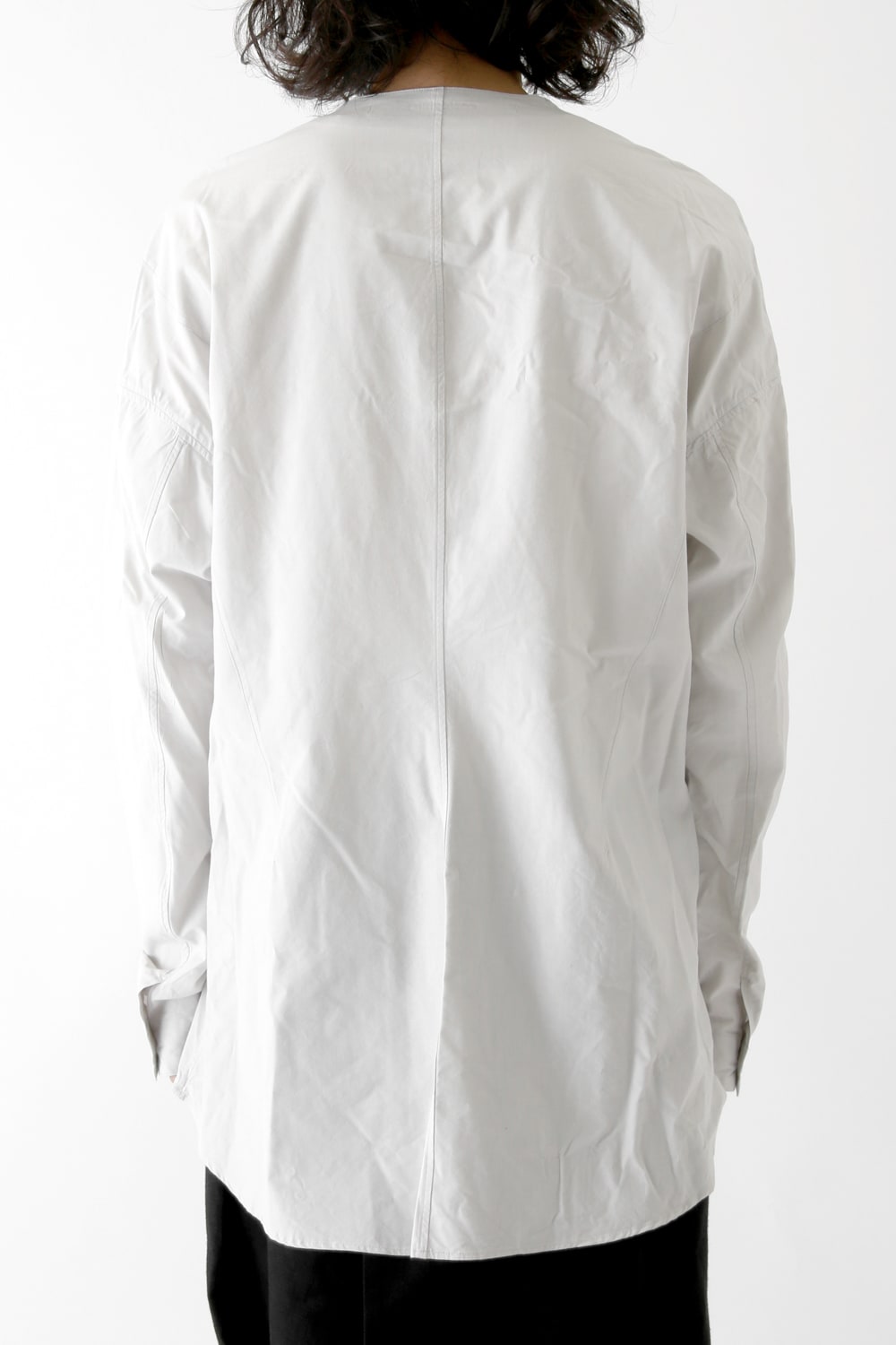 SEAMED COLLARLESS SHIRT