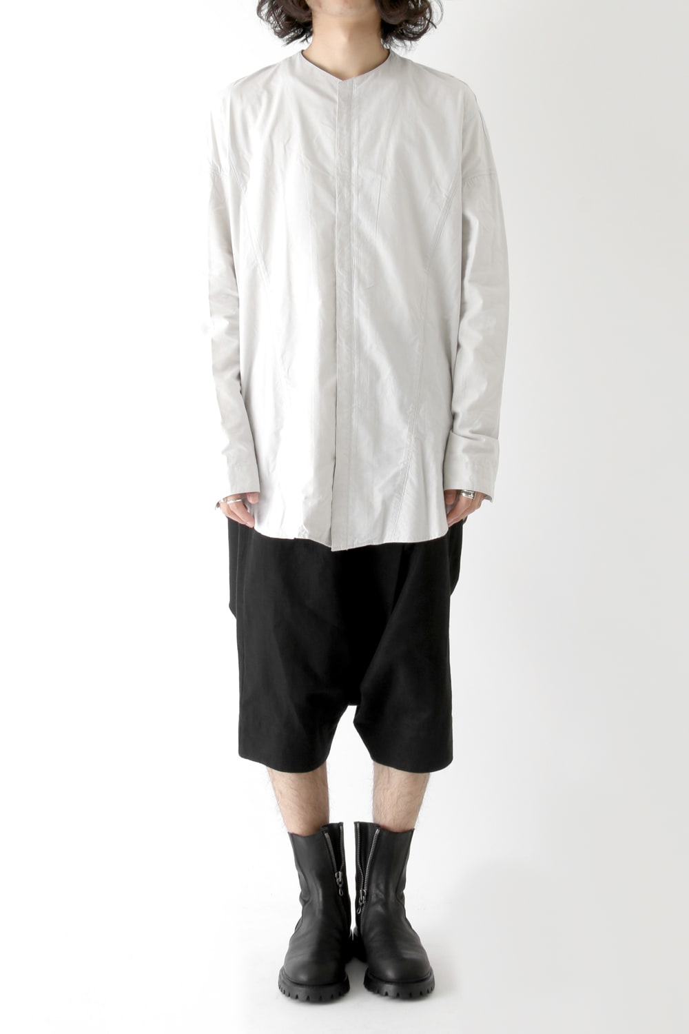 SEAMED COLLARLESS SHIRT