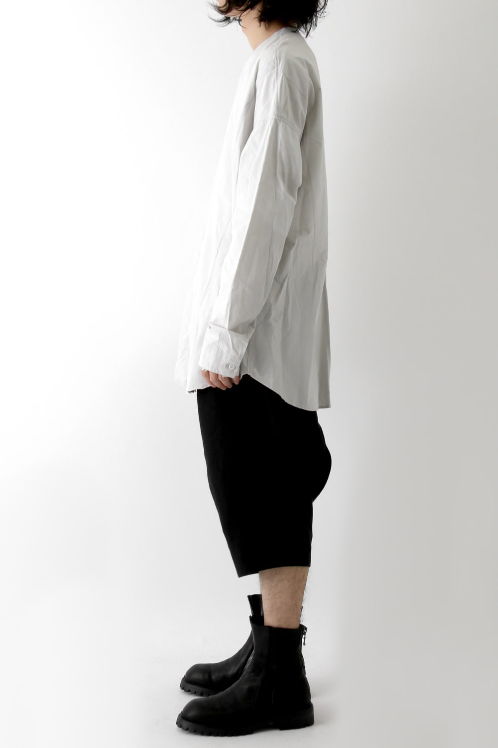 SEAMED COLLARLESS SHIRT