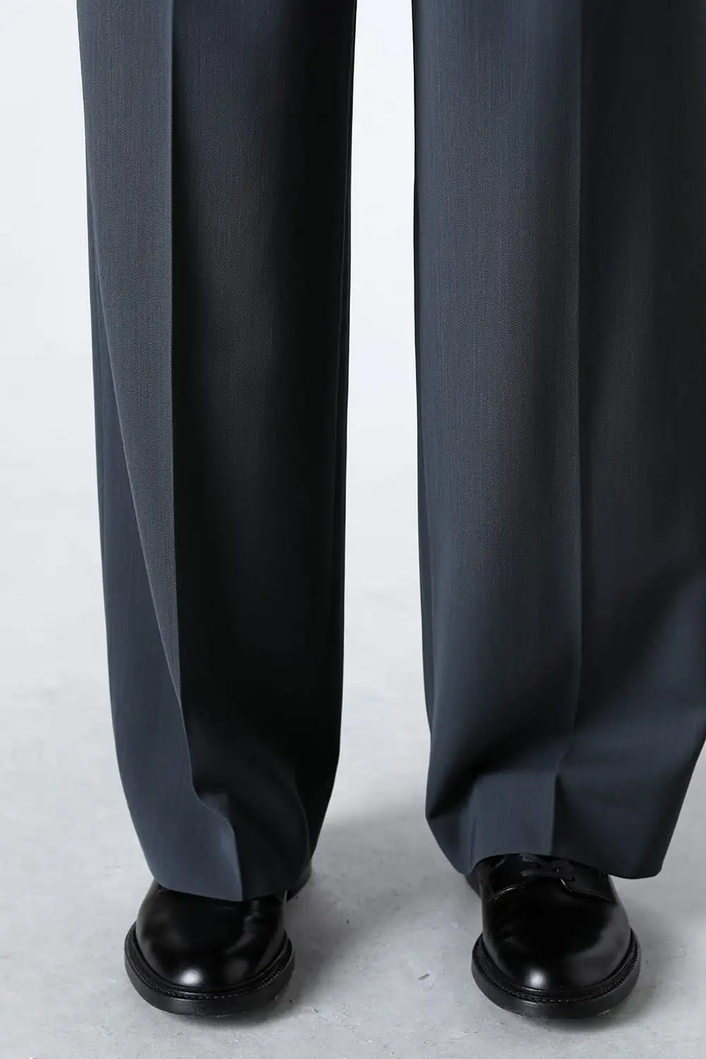 Two Tucks Wide Trousers Charcoal