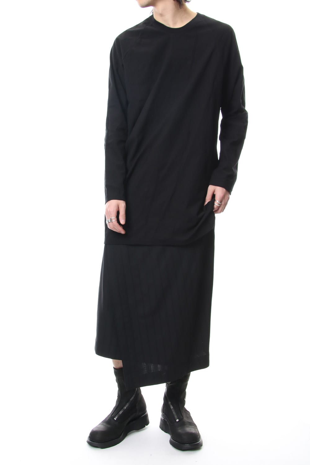 DRAPING CUT AND SEWN Black