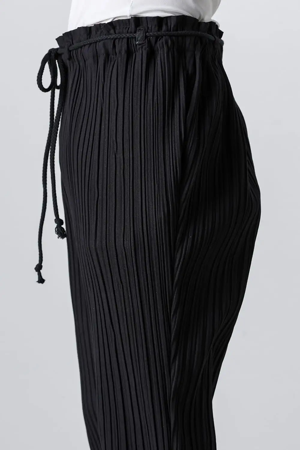 プリーツパンツ