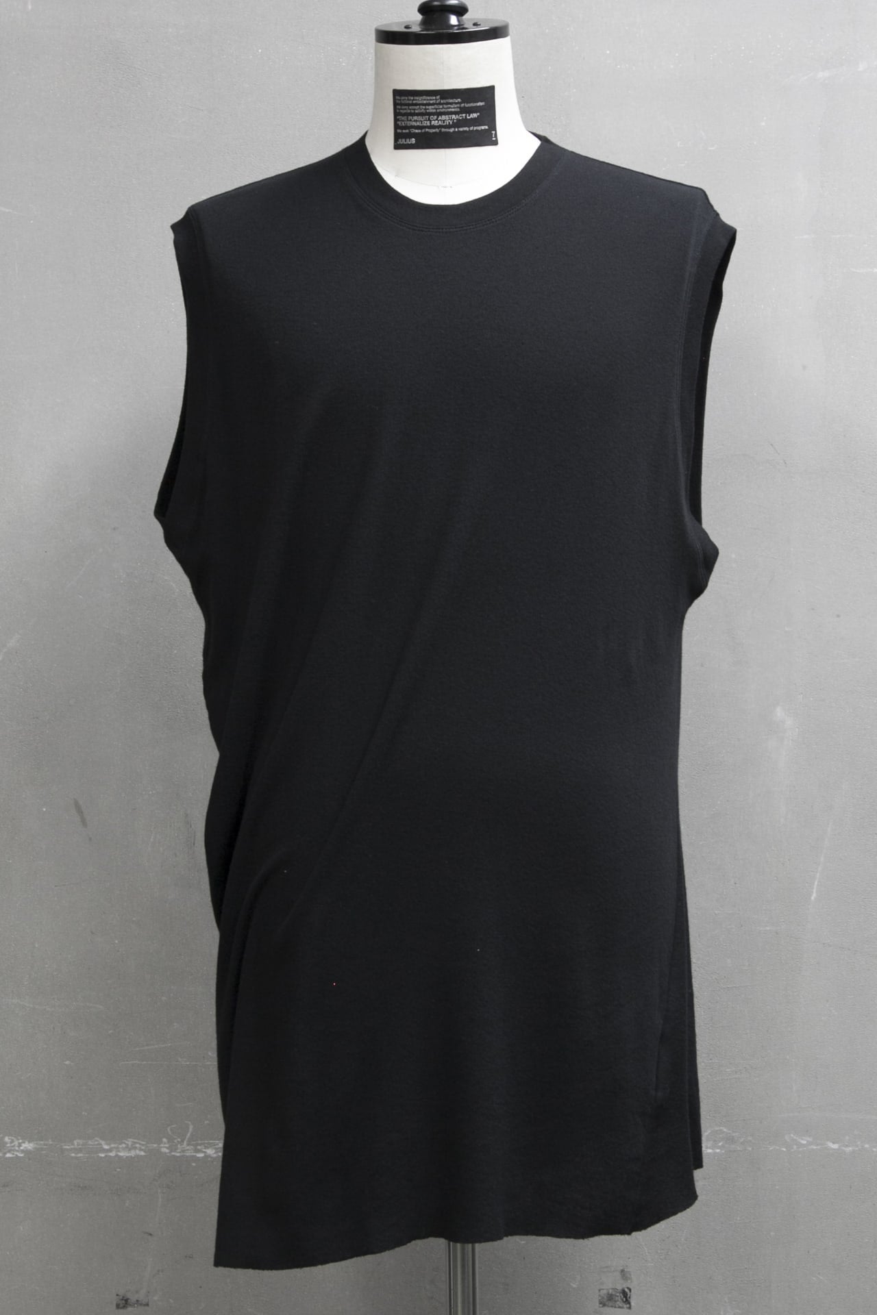 DRAPING NO SLEEVE SHIRT Black