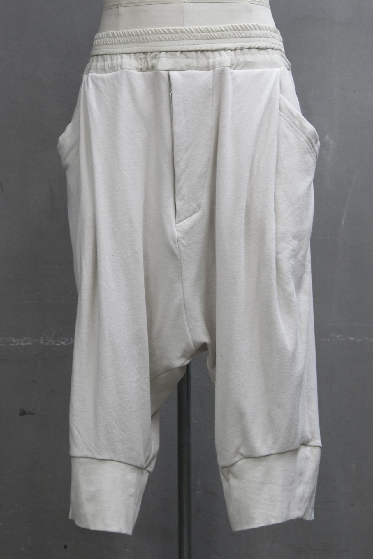 TUCKED CROTCH PANTS Light Beige