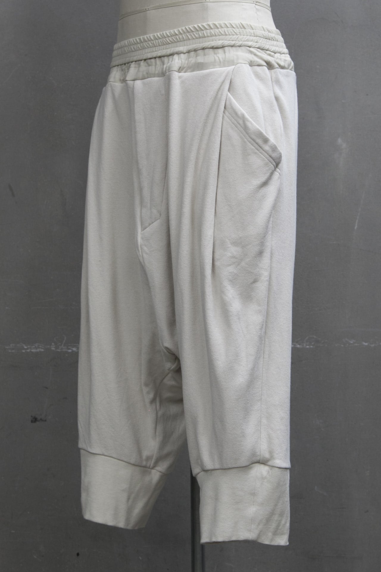 TUCKED CROTCH PANTS Light Beige