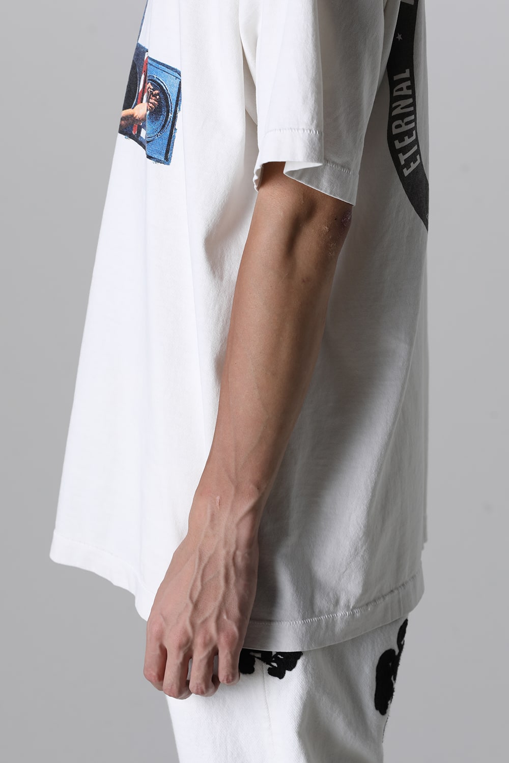 KOSUKE KAWAMURA × ©SAINT M×××××× COMPLICATED Short sleeve T-shirt