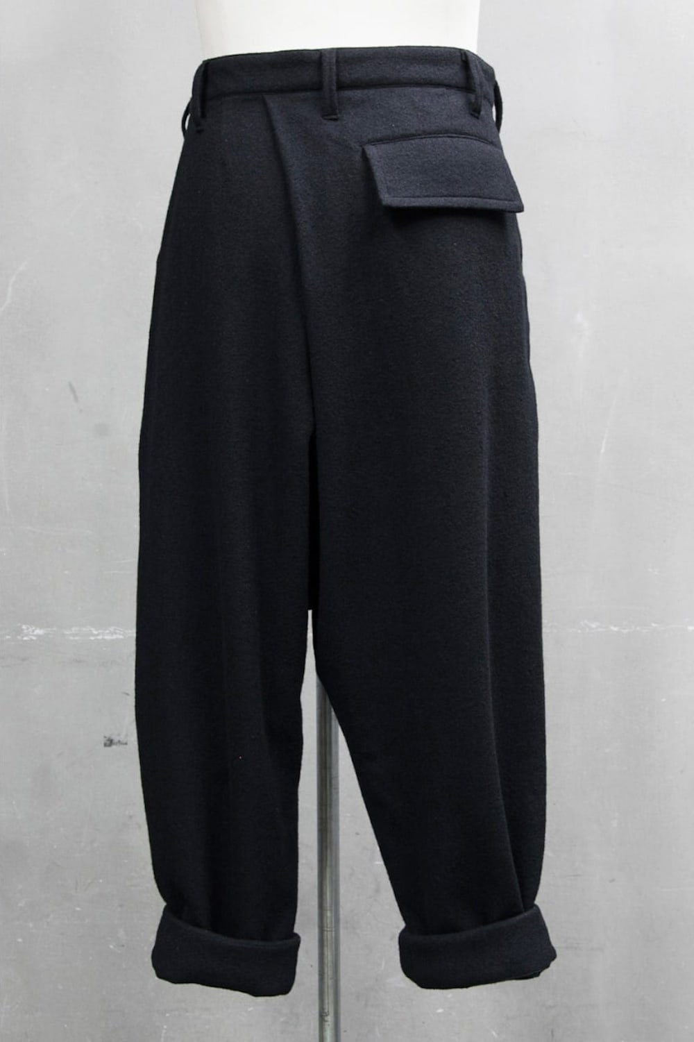 TUCK LOW CROTCH TROUSERS