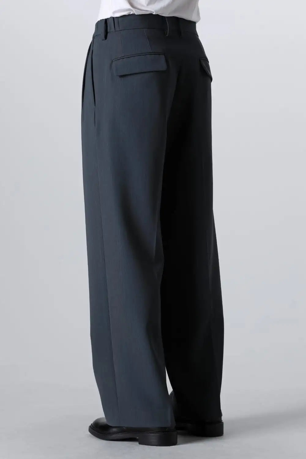 Two Tucks Wide Trousers Charcoal