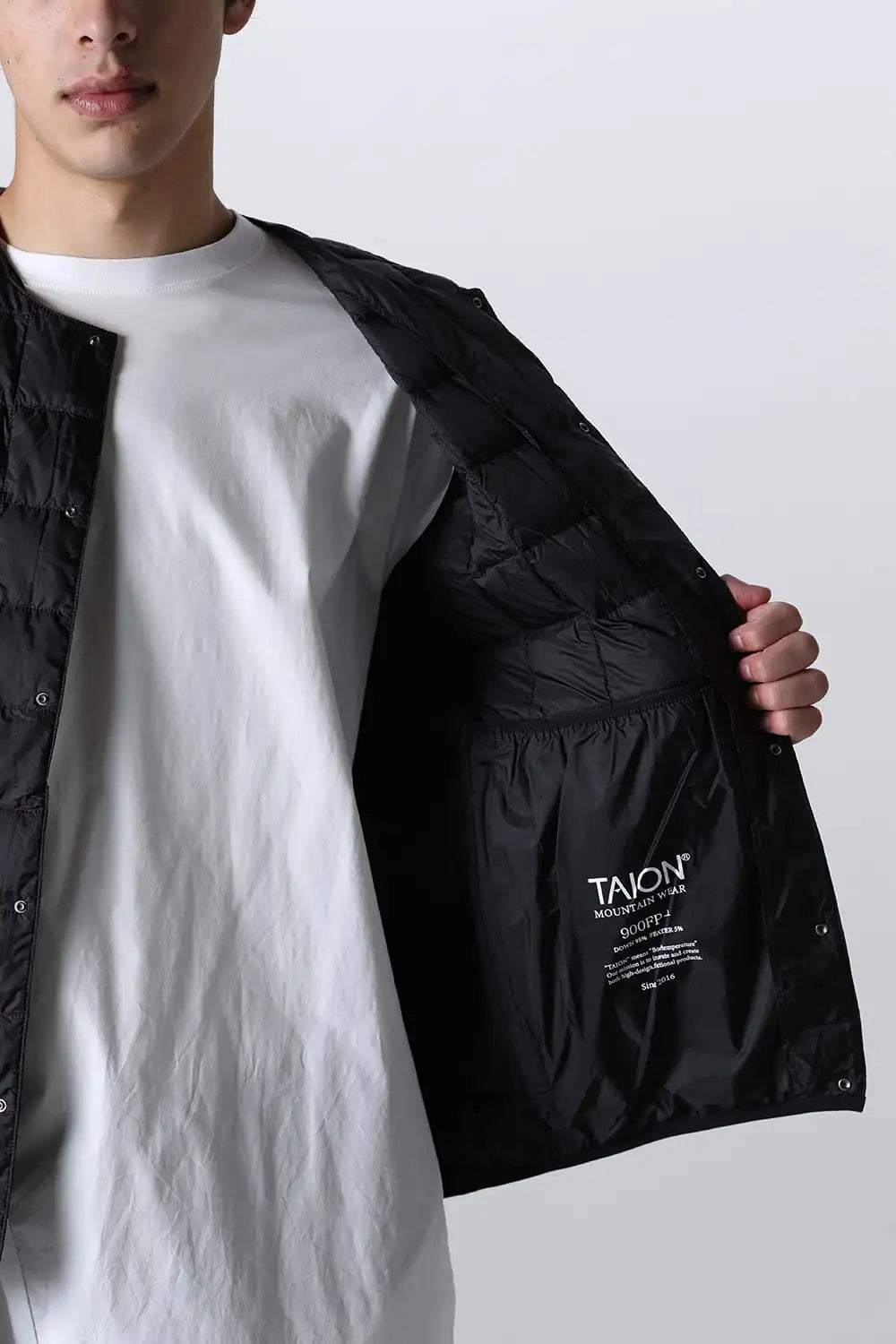 MOUNTAIN HI-SPEC CREW NECK DOWN VEST＜900FP+＞ Black