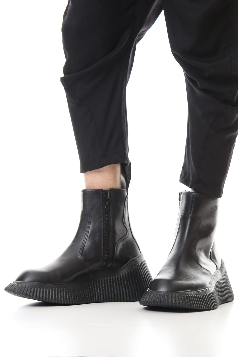 Side zip engineer boots