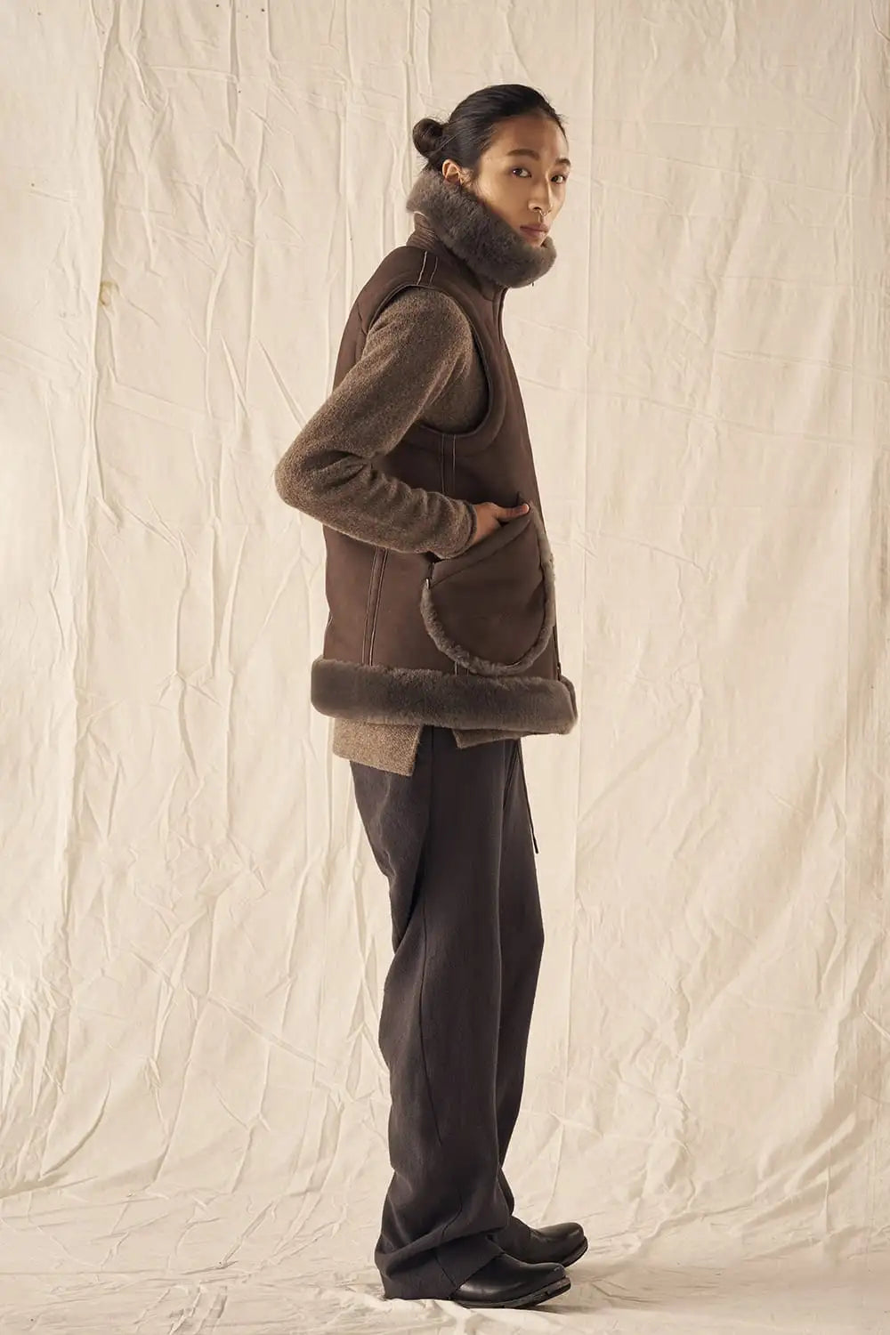 ハイネックベスト シープスキン ワームグレイ