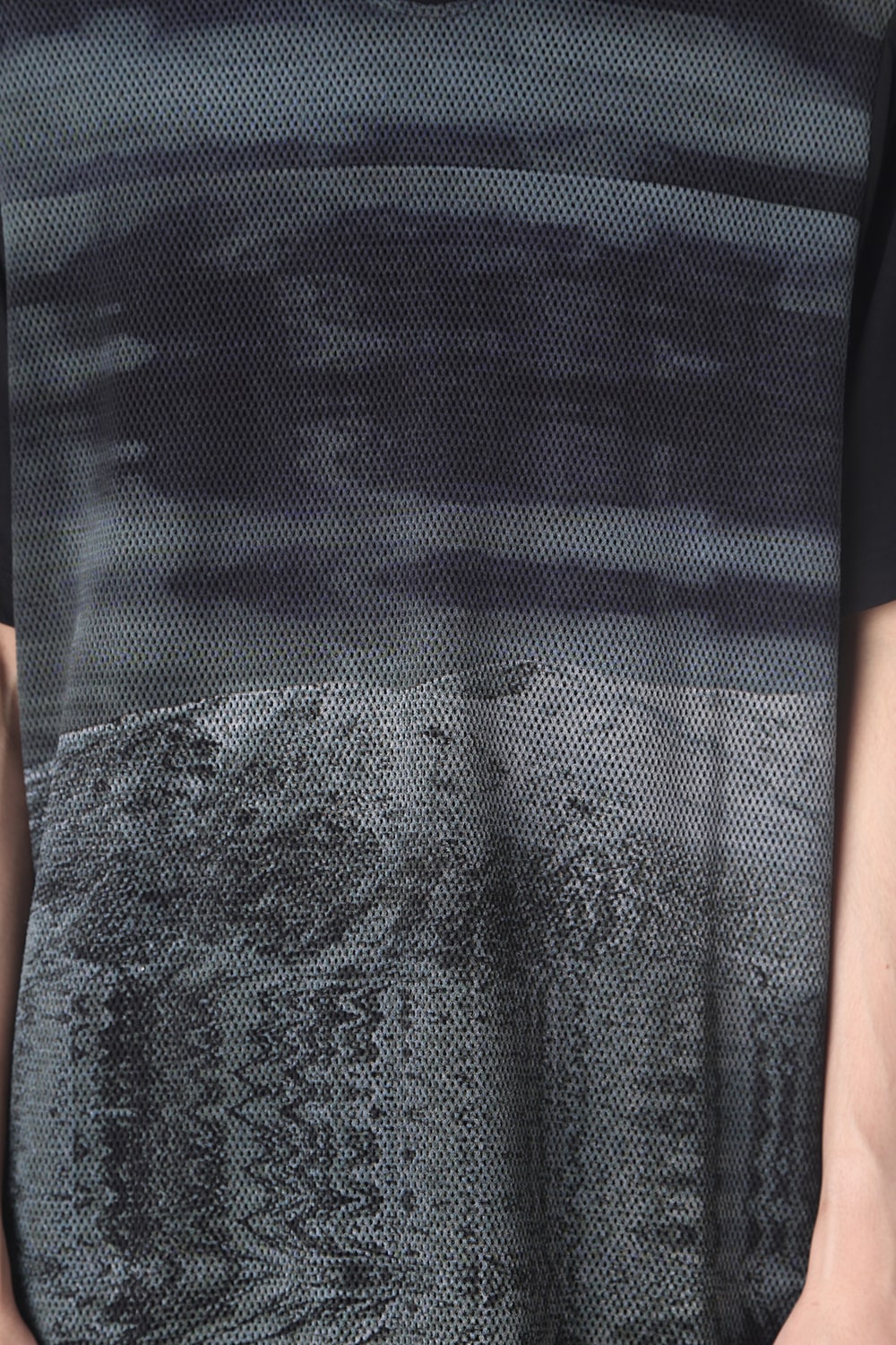 AVALANCHE MESH PRINT T-SHIRT