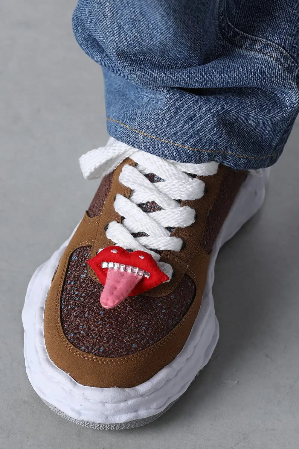 71 MICHAEL×MIHARA YASUHIRO Sneaker  EMBROIDERY WAYNE With BROOCH Brown