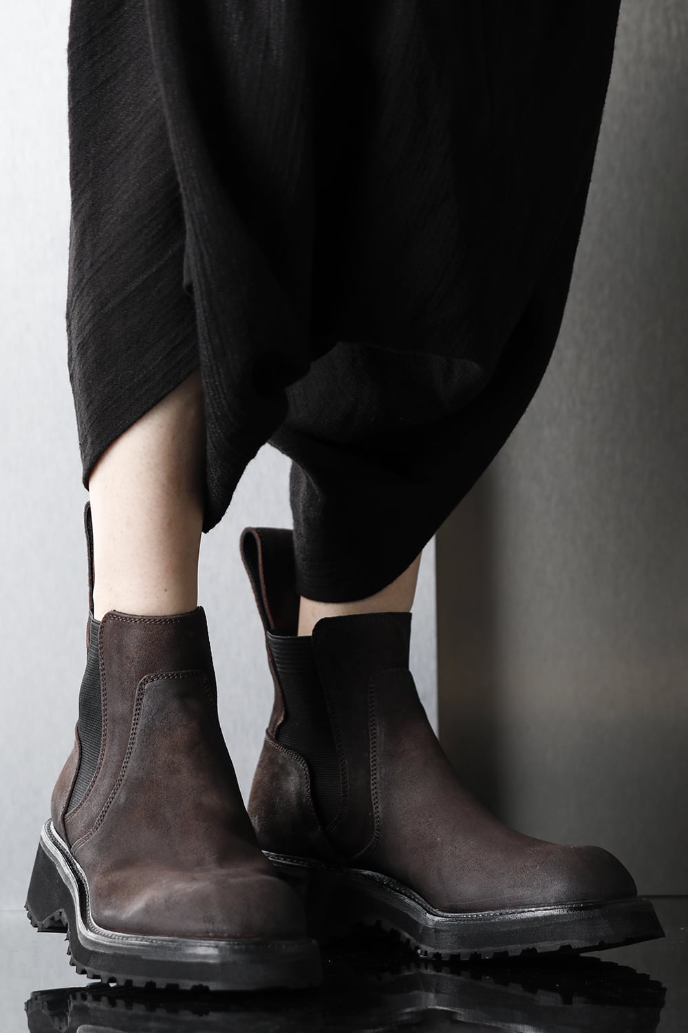 COATED SUEDE CHELSEA BOOTS BROWN