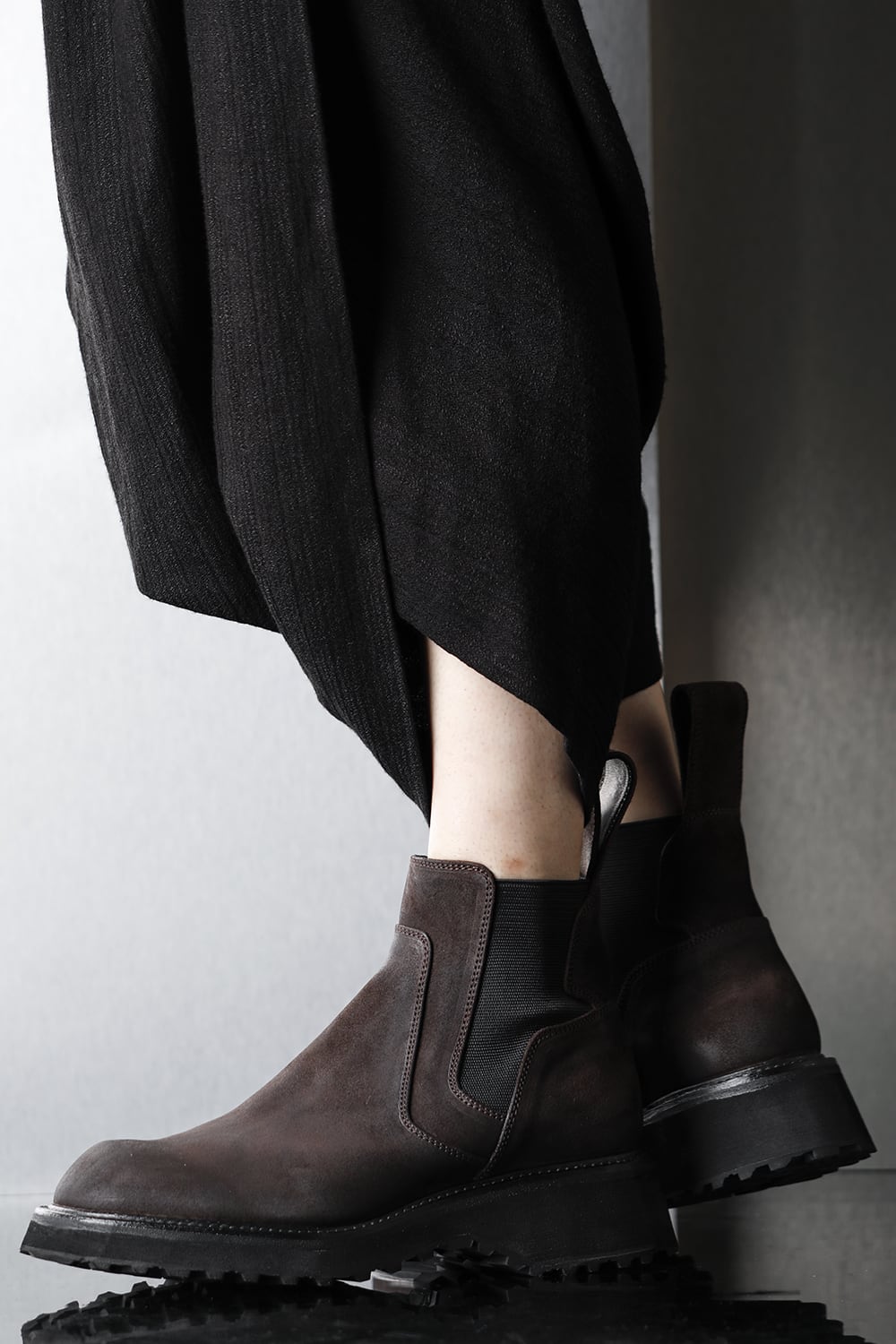 COATED SUEDE CHELSEA BOOTS BROWN