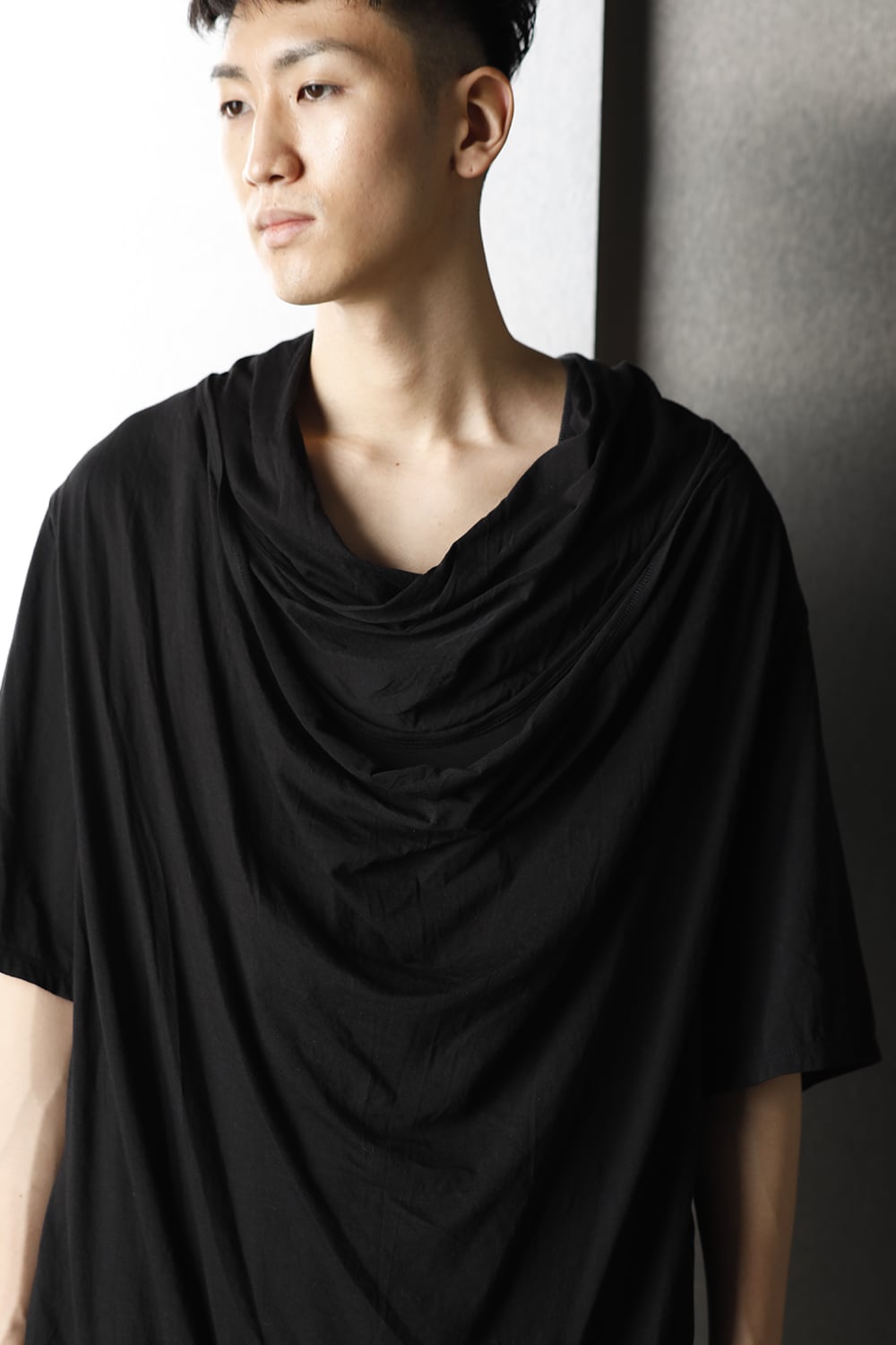 ドレープ ネック Tシャツ ブラック
