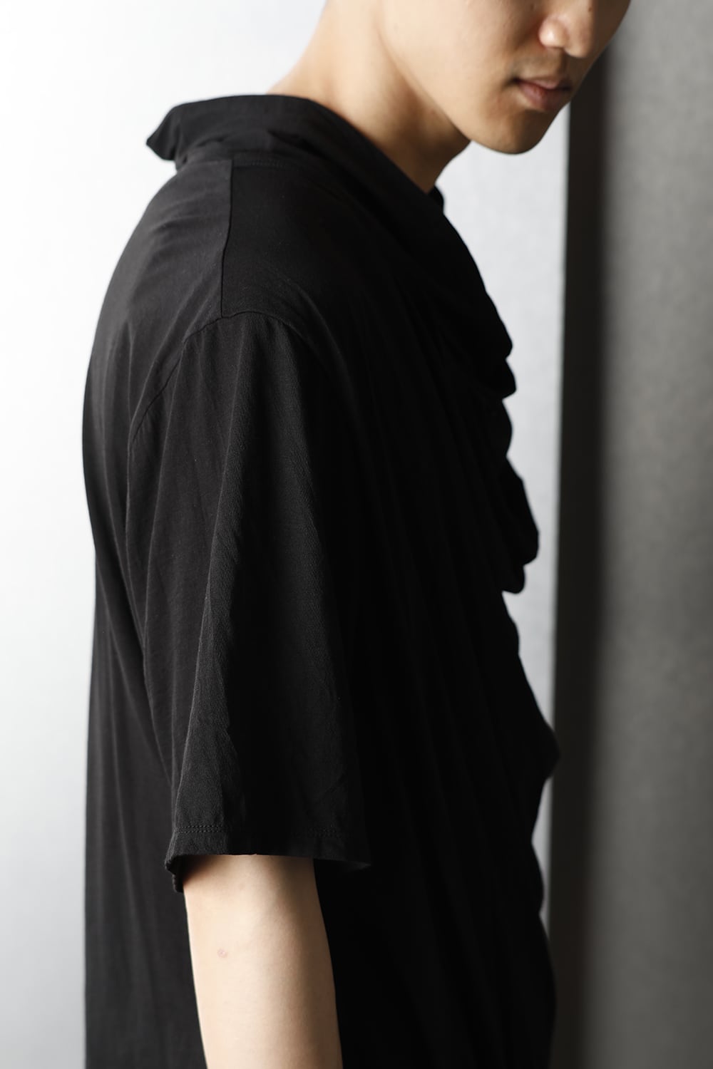 ドレープ ネック Tシャツ ブラック