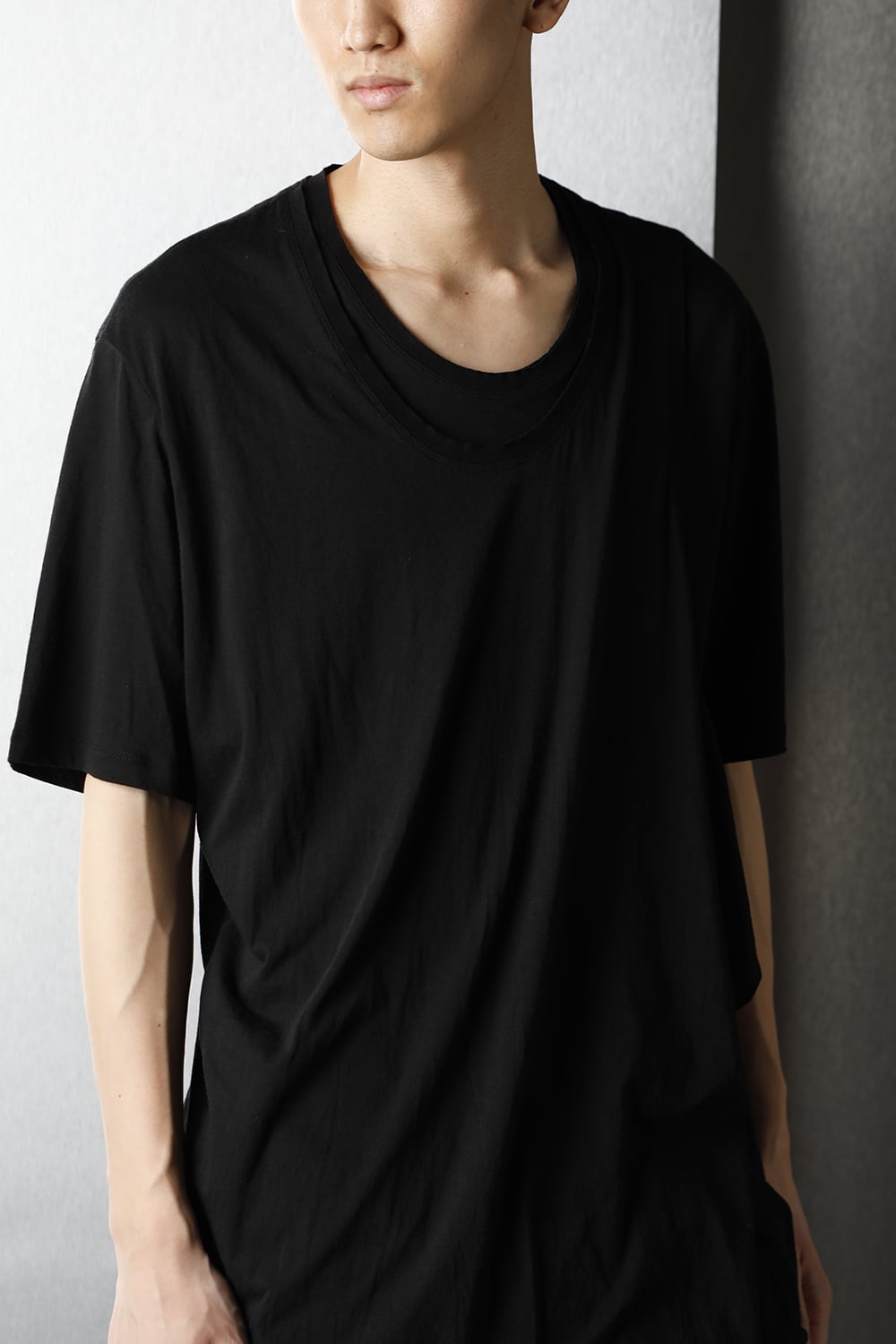 LAYERED NECK T-SHIRT BLACK
