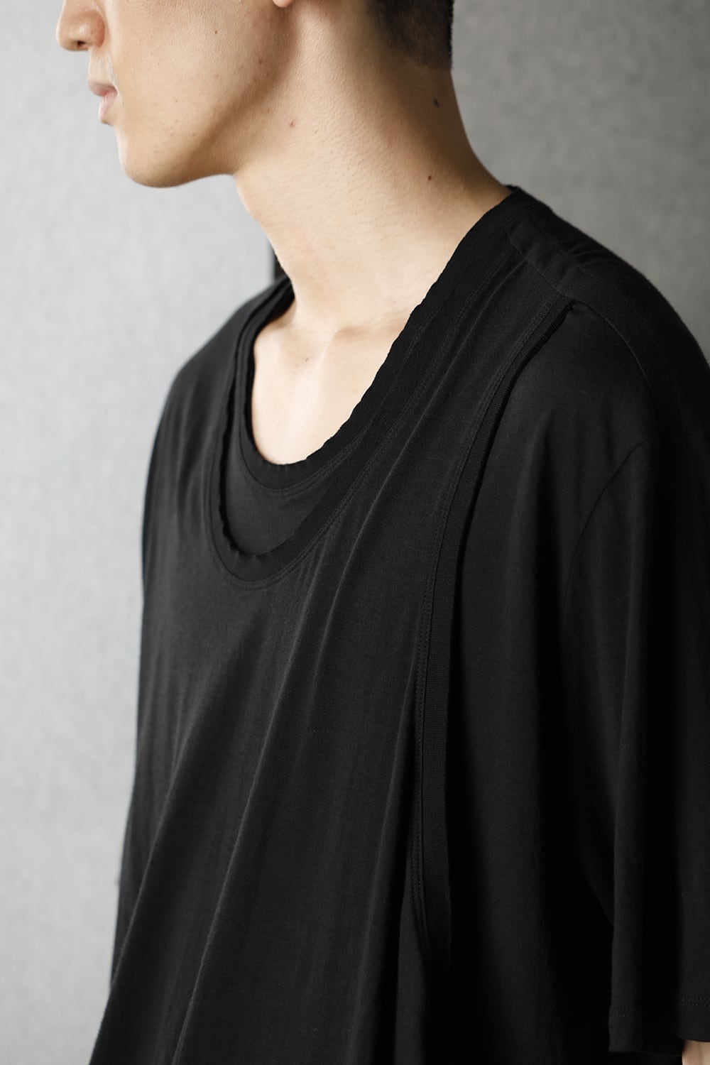 LAYERED NECK T-SHIRT BLACK