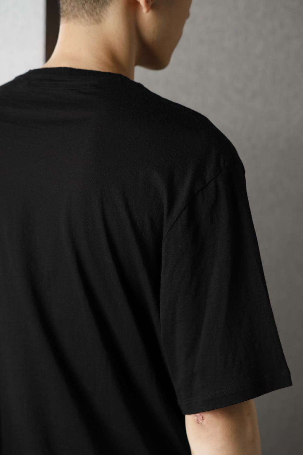 LAYERED NECK T-SHIRT BLACK
