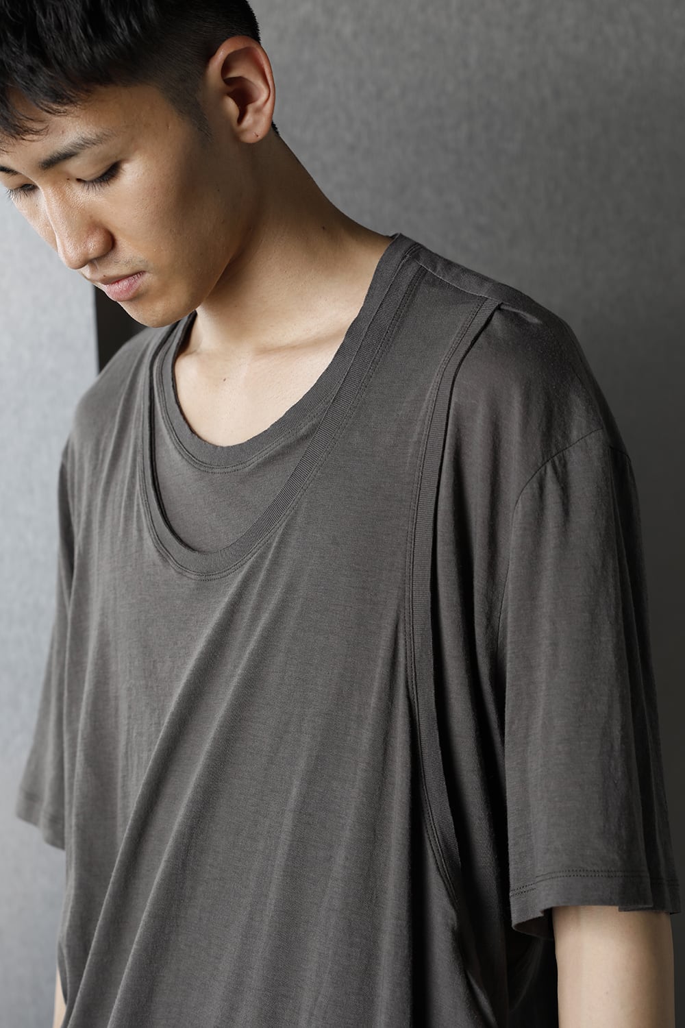 LAYERED NECK T-SHIRT GRAY