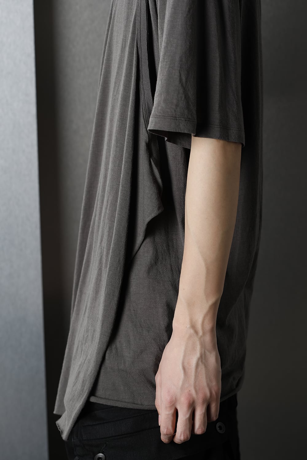 LAYERED NECK T-SHIRT GRAY