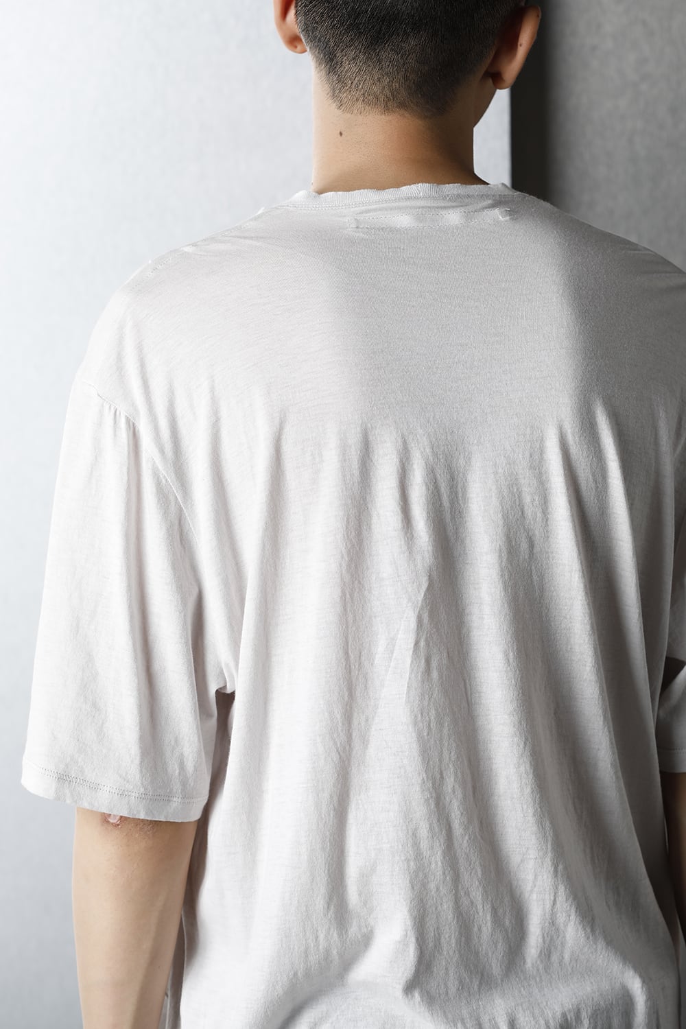 LAYERED NECK T-SHIRT PLASTER