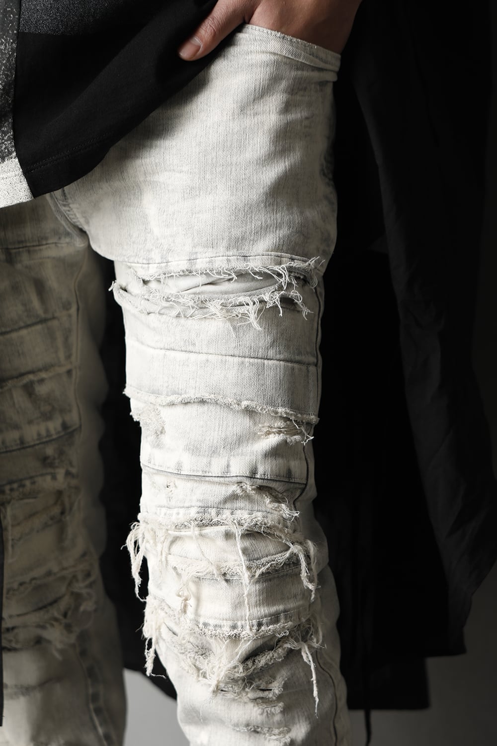 CRASH DESTROYED PANTS PLASTER