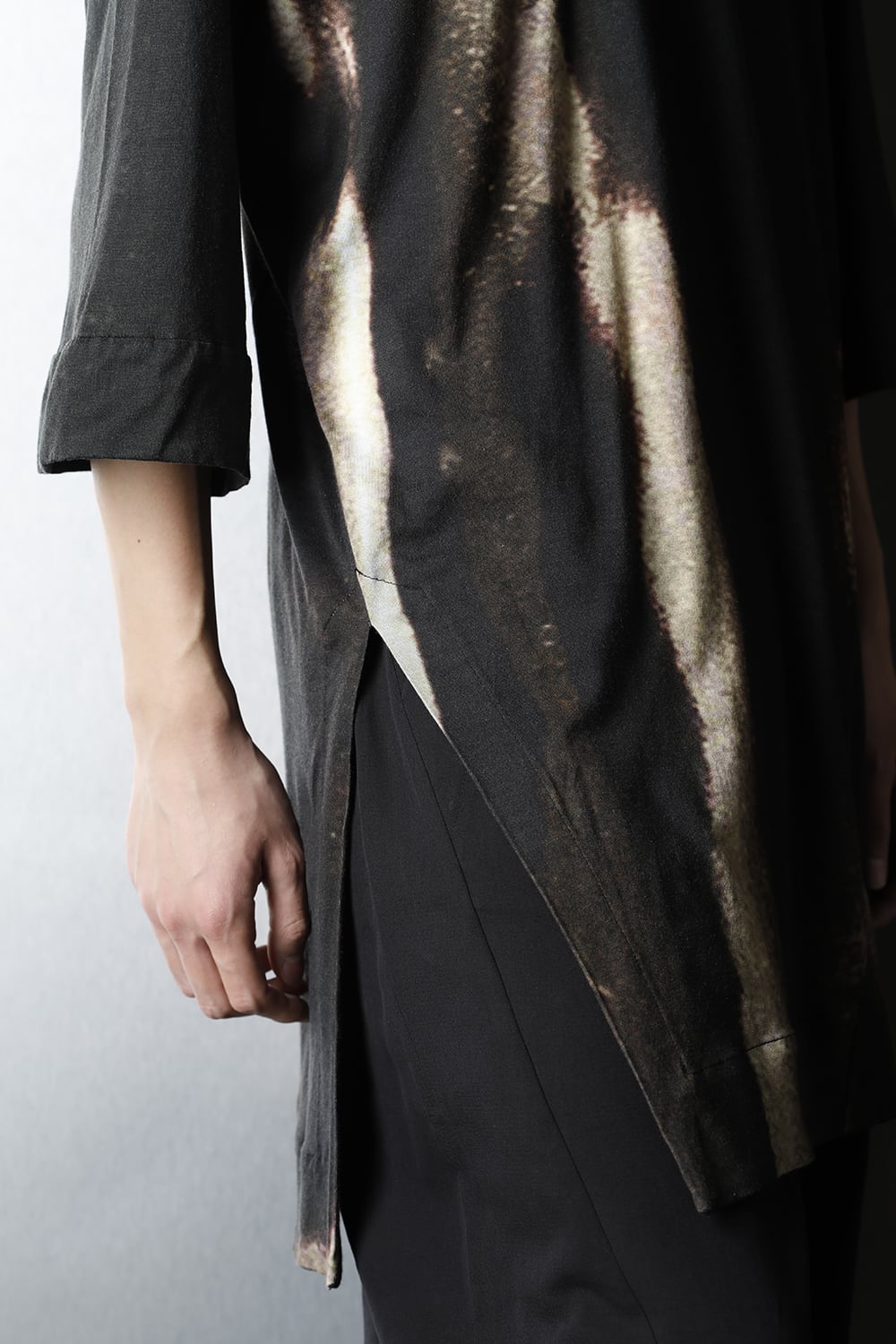 Dilated print LS T-shirts Black