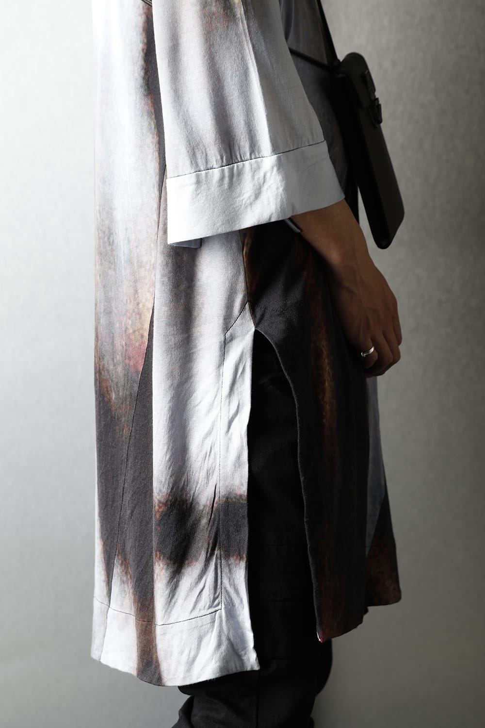 ダイレイテッドプリント ロングスリーブTシャツ オフ