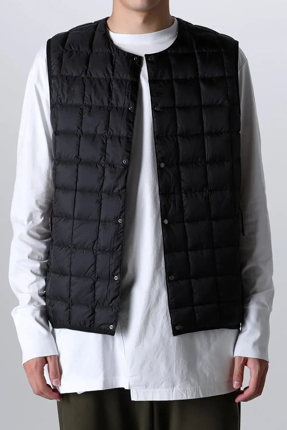 MOUNTAIN HI-SPEC CREW NECK DOWN VEST＜900FP+＞ Black