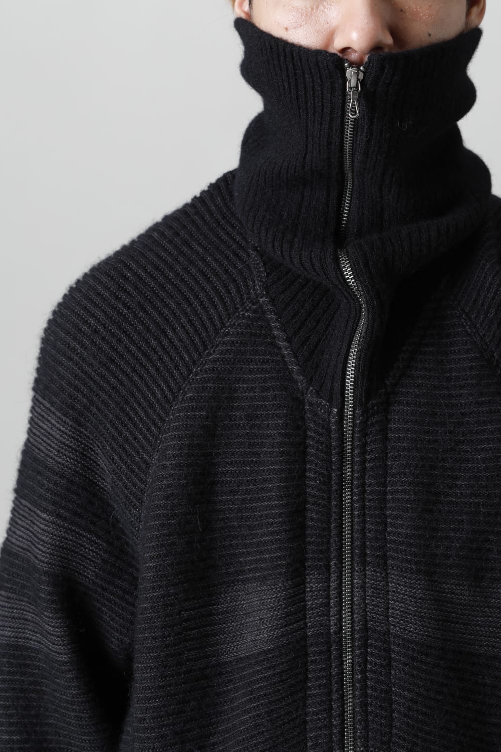 Front zip High neck knit Black