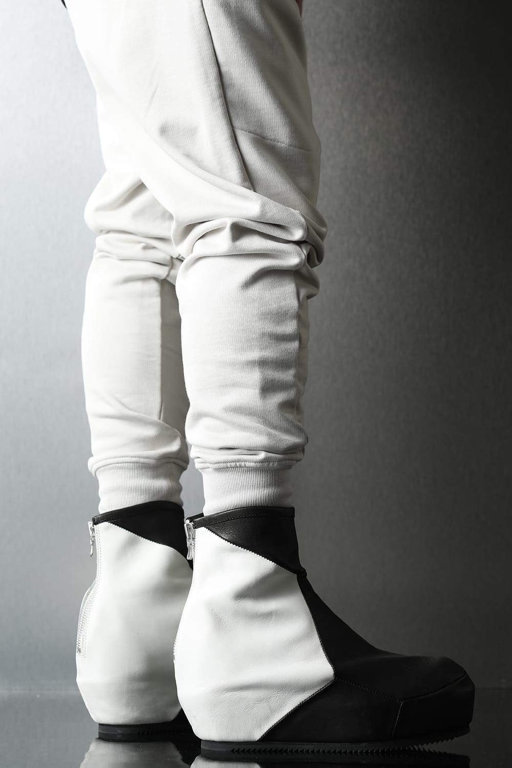 Prism In heeled boots Black × White