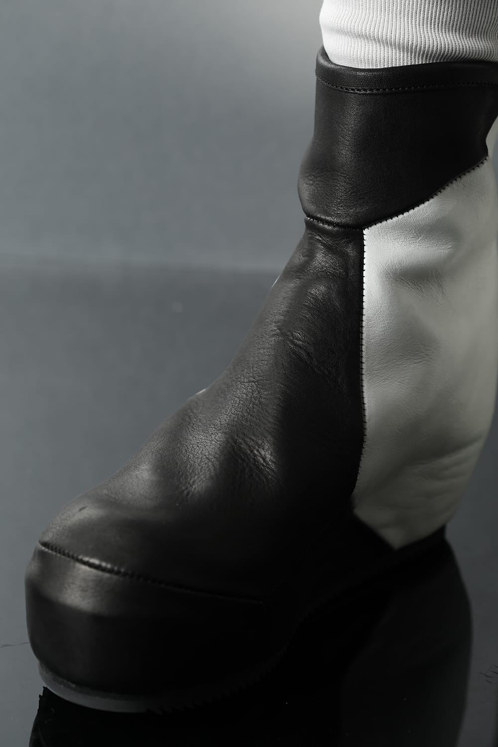 Prism In heeled boots Black × White