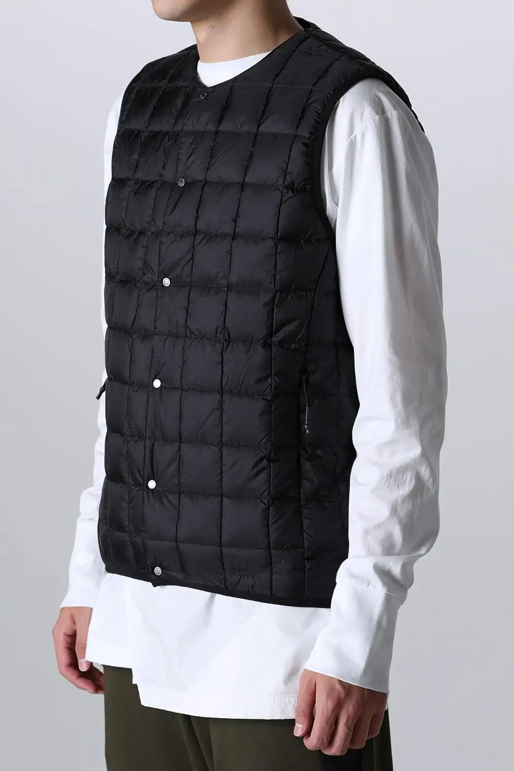 MOUNTAIN HI-SPEC CREW NECK DOWN VEST＜900FP+＞ Black