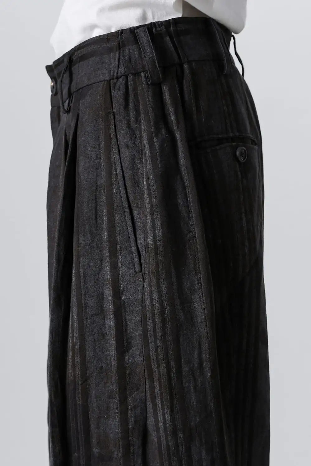 Front Pleats Tapered Long Trousers