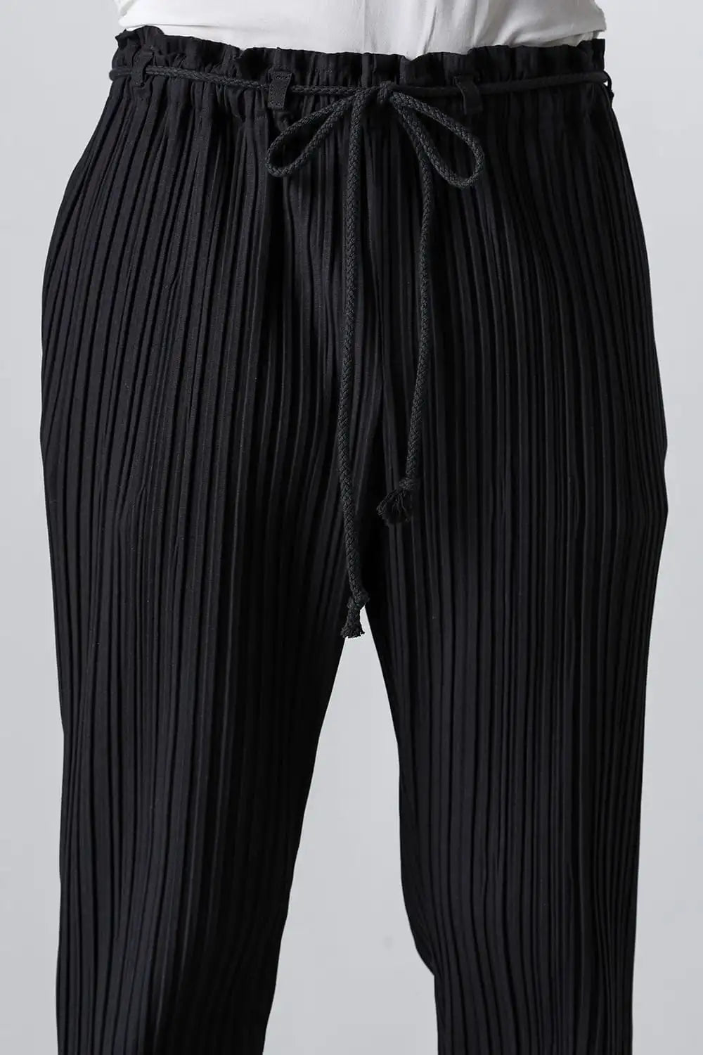 プリーツパンツ