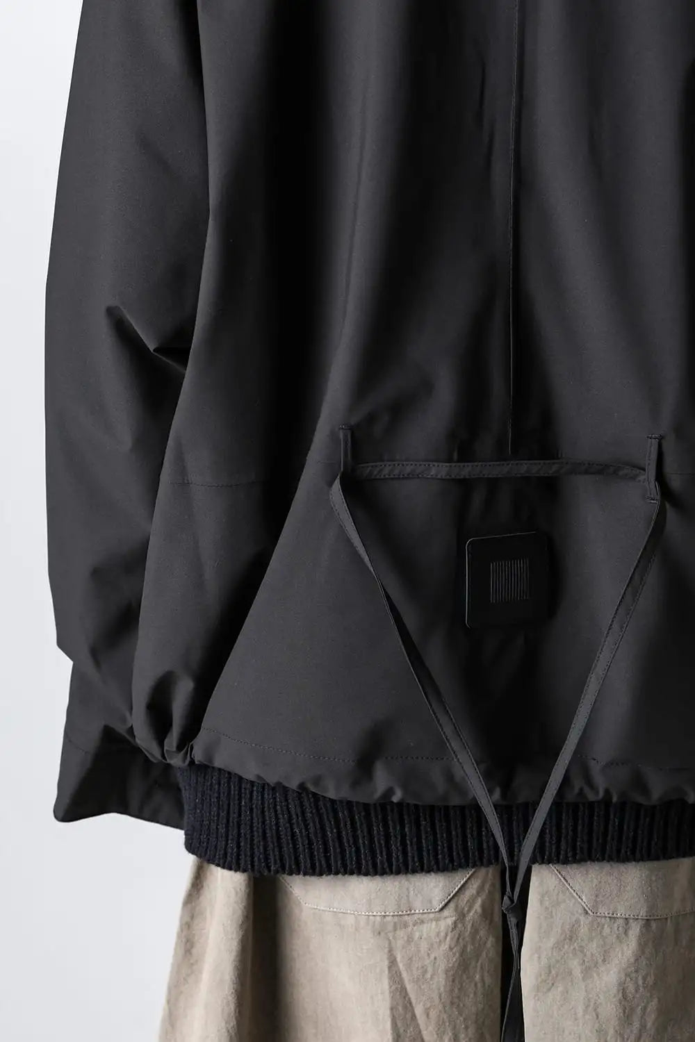 Harmattan Unisex Cropped Black